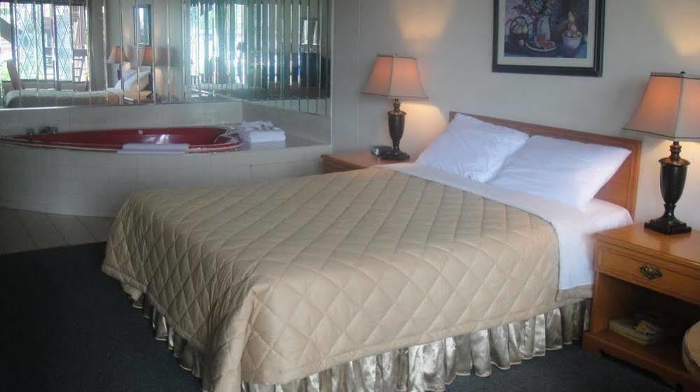 7 Days Inn Niagara Falls Exterior photo